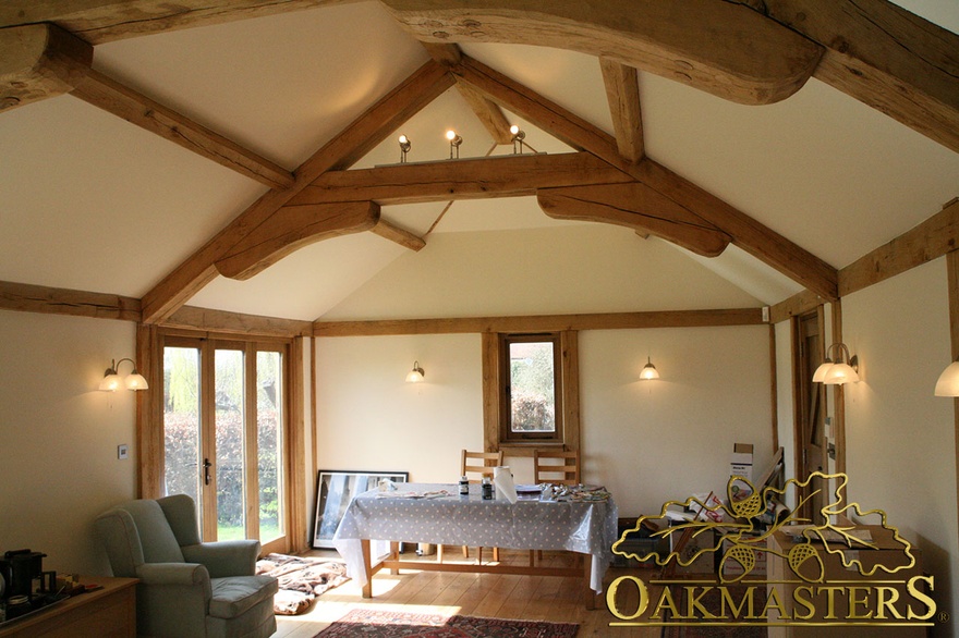 Bespoke oak truss framing gardenhouse ceiling
