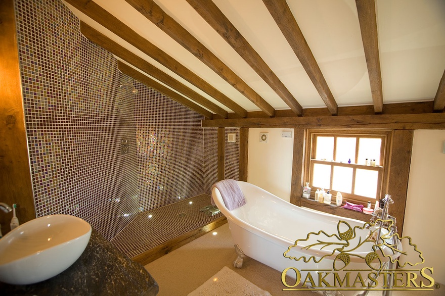 Slanting joists in a lovely country bathroom - 132732