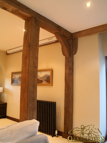 Oak beam, post and bracket detail - 174950