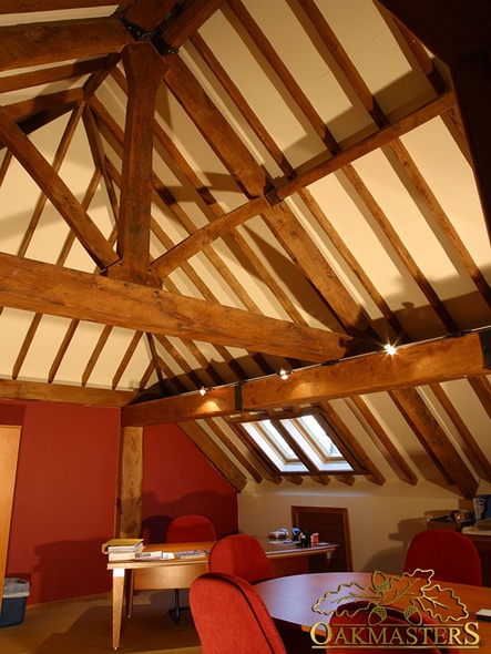 Complex vaulted roof structure incorporating oak trusses and steel beams