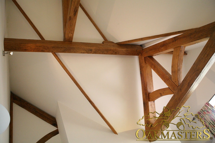 King post truss and multi-directional open ceiling