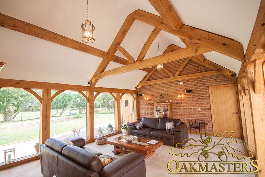 Single storey glazed link-room with vaulted ceiling and exposed truss and beams