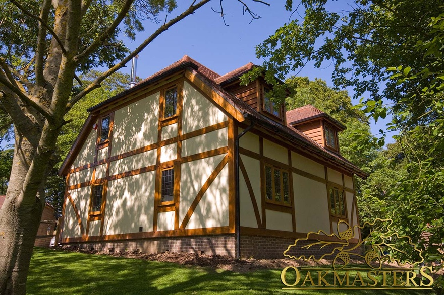 Side view of oakframed garden-house