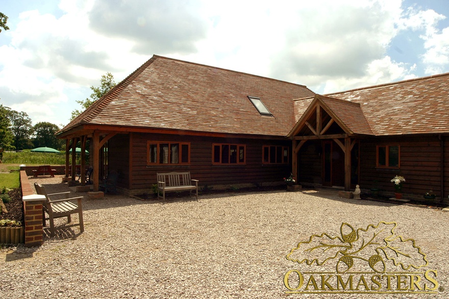 Oakframe and oak-clad leisure complex