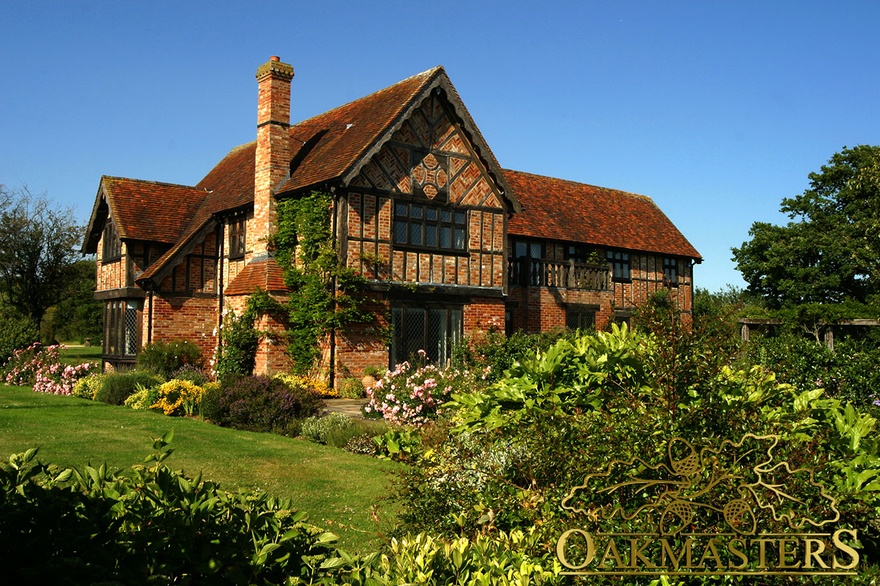 Reclaimed oak residence with beautiful country garden
