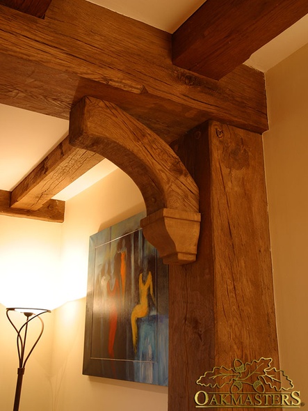 Curved oak bracket detail - 165336