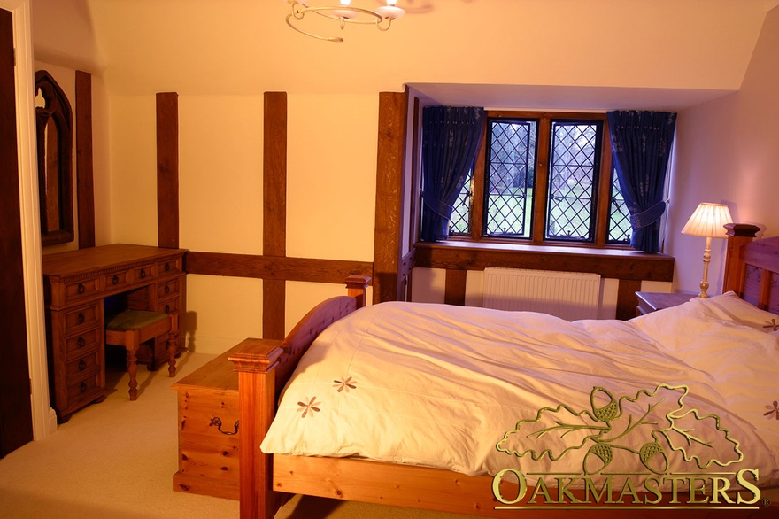Use oak to clad internal walls of a bedroom
