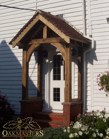 Coastal house with oak porch