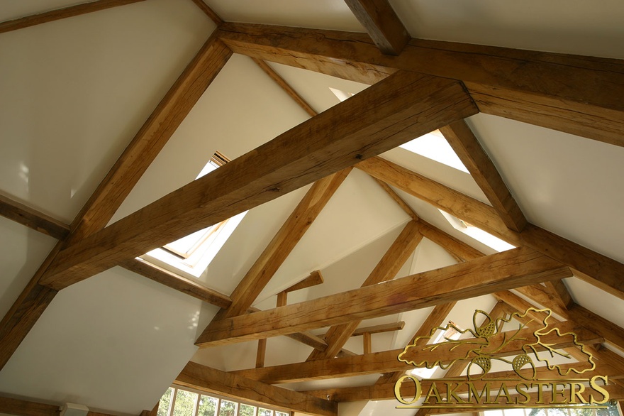 Simple and modern exposed trusses