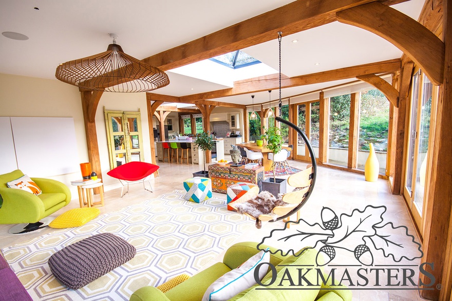 Exposed feature main ceiling oak beams create a modern feel