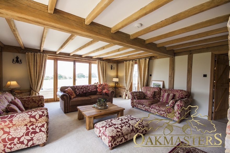 The ceiling beam layout in the living room is a little lighter to create an airy feel