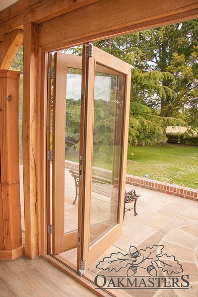 Oak bifold door detail