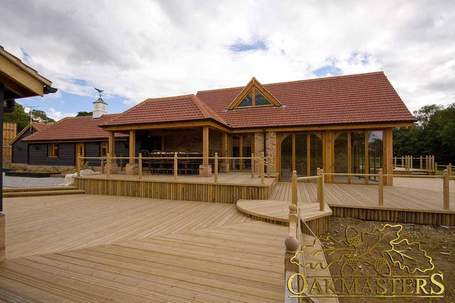 blog-1281_-_timber_building._bespoke_oak_framed_building_with_dormer_and_oak_columns.jpg